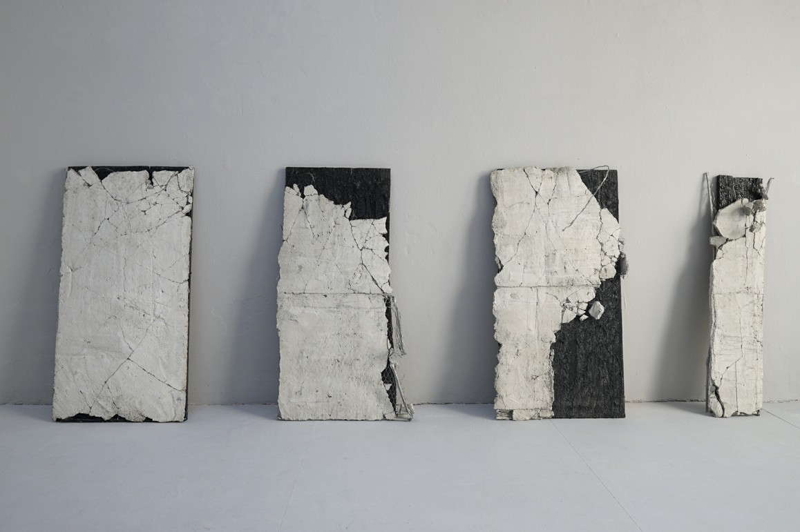 re-carré | 2019 Beton, Holz, Offsetlack, Armierung