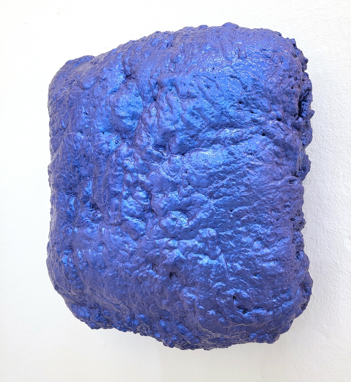 o.T., 2026, Acryl auf Polyurethan, 45 cm x 50 cm x 14 cm 