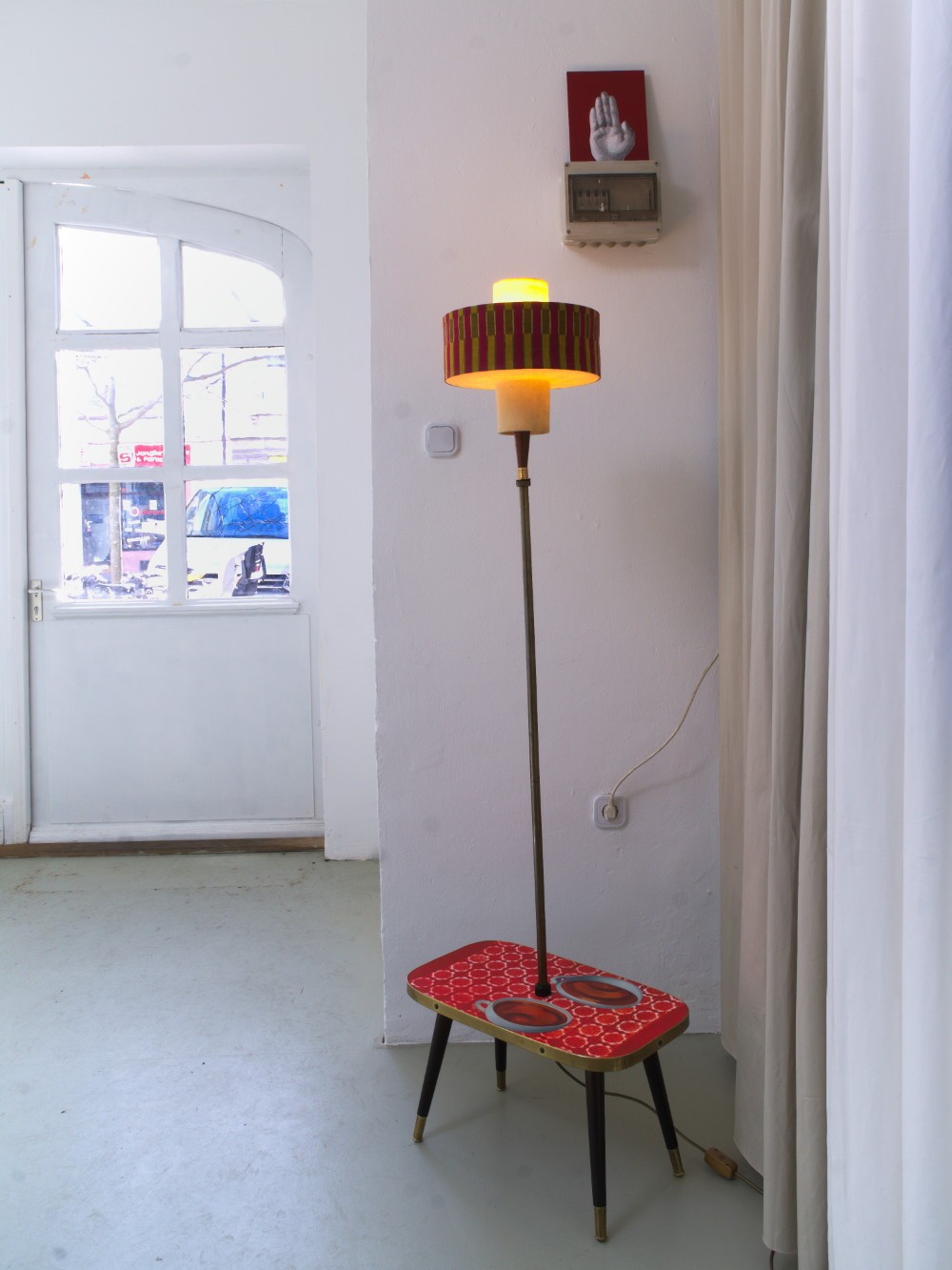 »Lampentisch/Tischlampe«