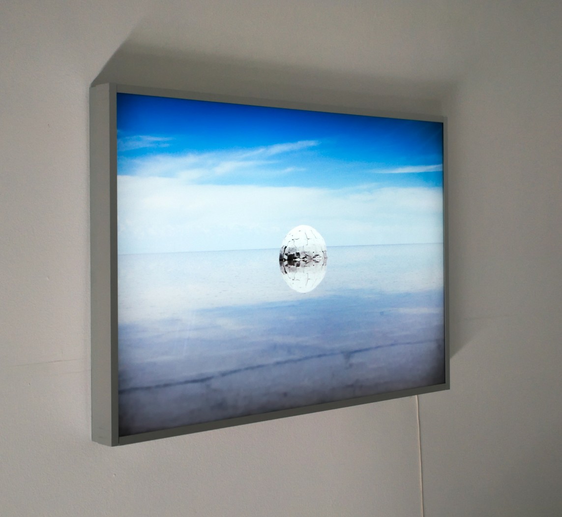 Elina Day 3 – Pigmentdruck auf Acryl, Leuchtkasten / 60 x 90 cm / 2015
