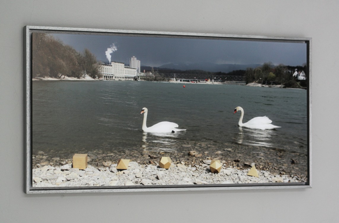 Sandra Simone Schmidt – Platonische Landschaft und altes Wasserkraftwerk Rheinfelden / Landschaftsinstallation/Fotografie, 30 x 60 cm, 2010