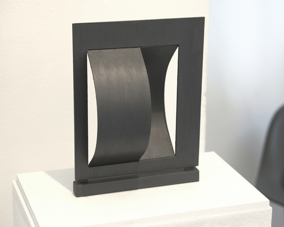 Forma przestrzenna (Räumliche Form), 1965, Papier-Model der 1965 in Elbląg errichteten Skulptur, 26 x 20 x 11 cm