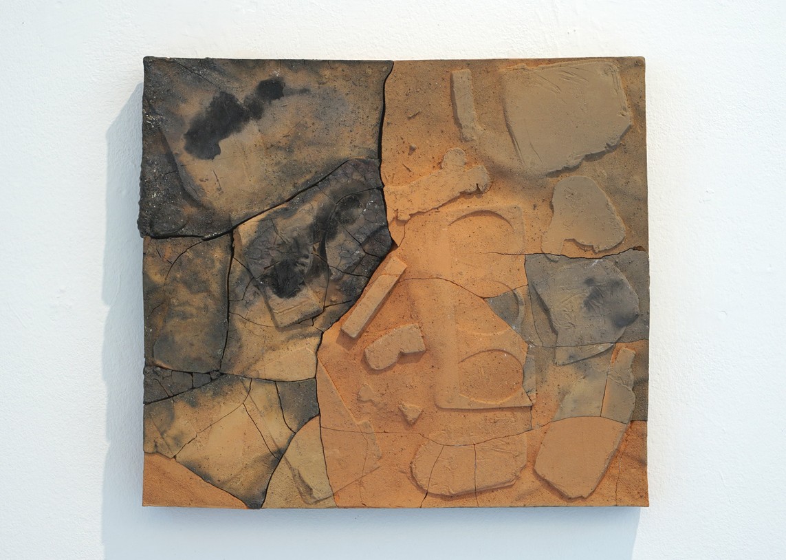 o.T. 12, 2018, Ton, Holzbrand, 46,5 x 41 x 4,5 cm