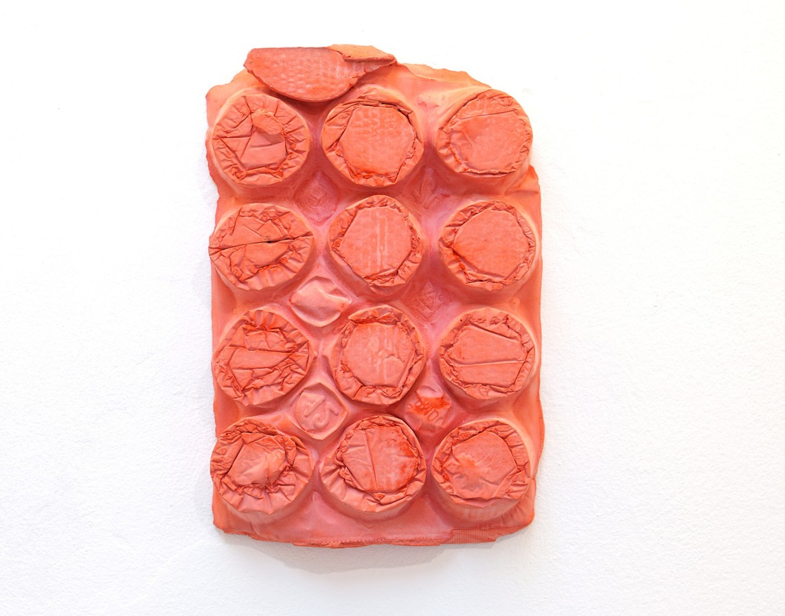 Umverpackung 45, 2018, Beton, Pigment, 26 x 40 x 4,5 cm