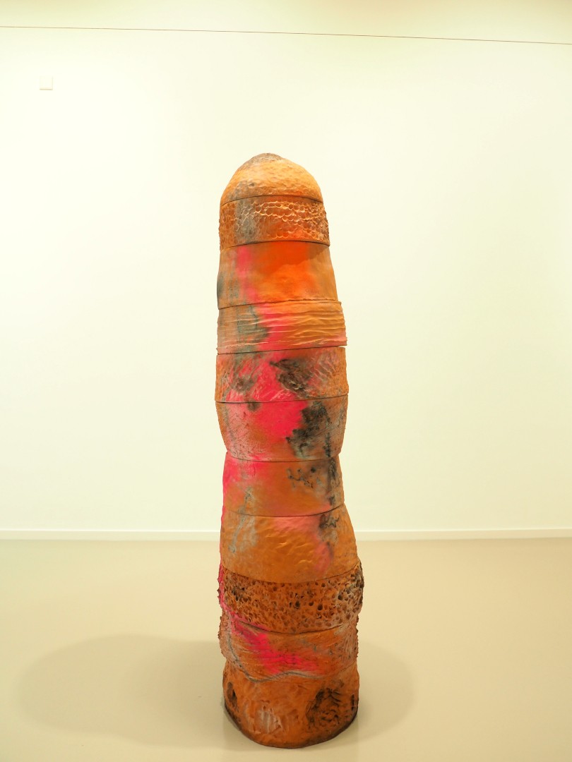 Leben 3, 2021, Ton, Farbe, 192x50x45 cm